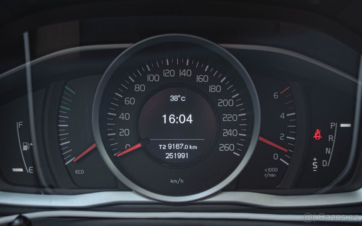 2016 Volvo V60 - 14