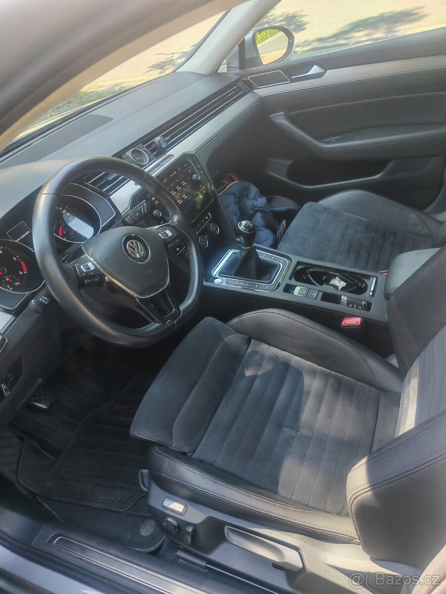2018 Volkswagen PASSAT - 14