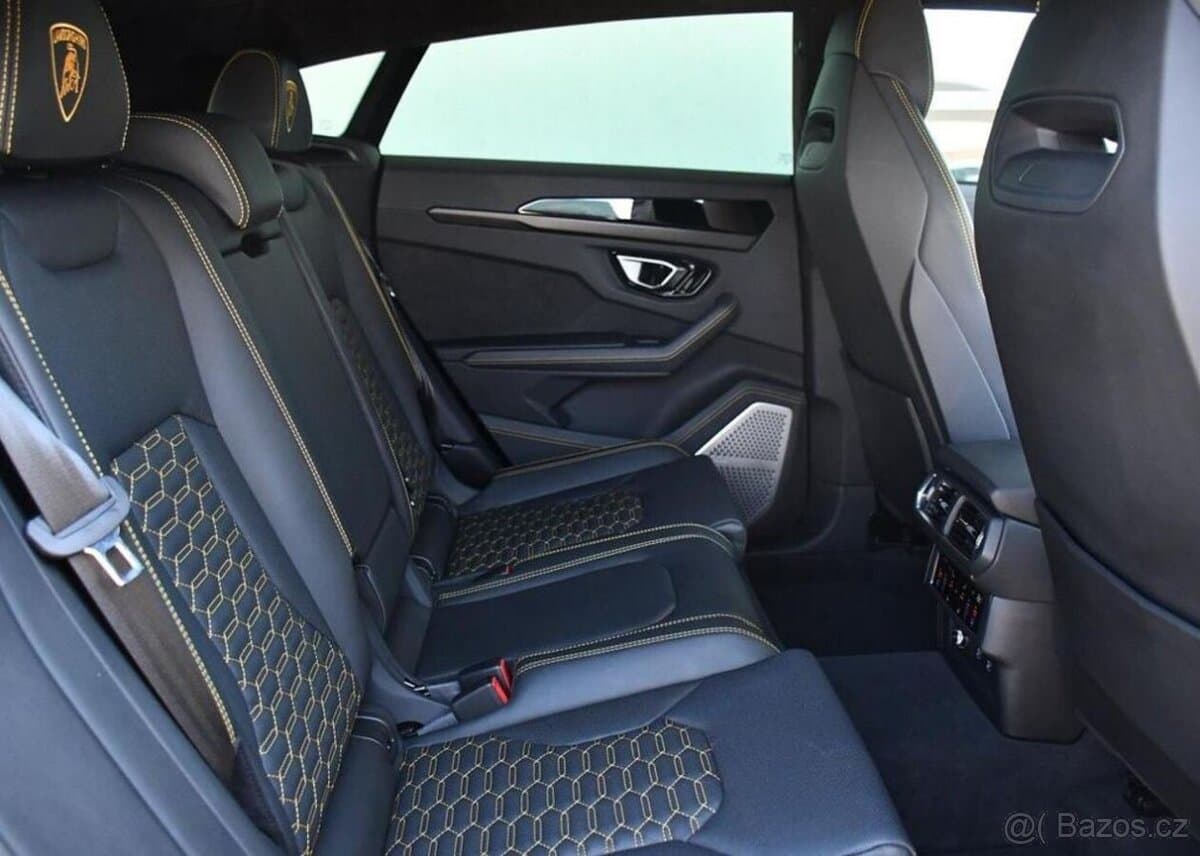 2022 Lamborghini URUS - 14