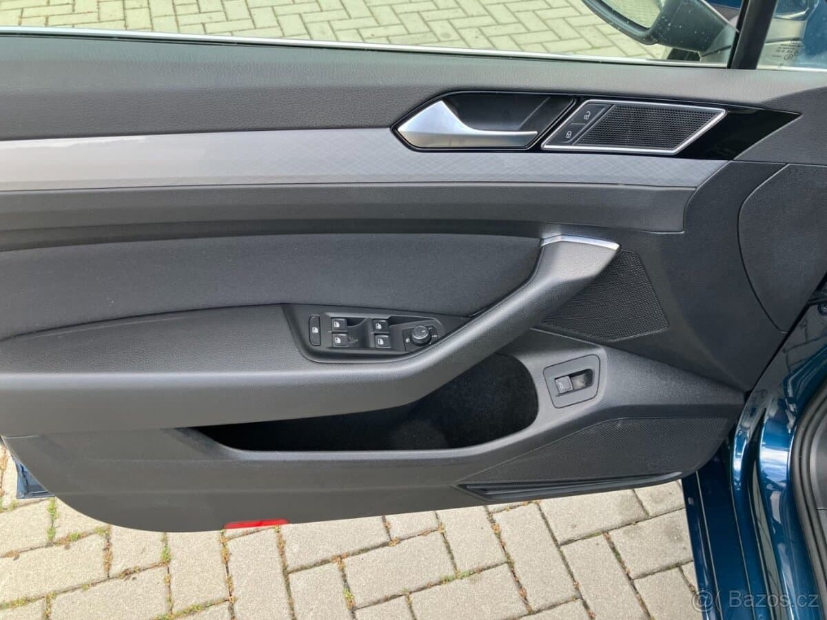 2023 Volkswagen PASSAT - 14