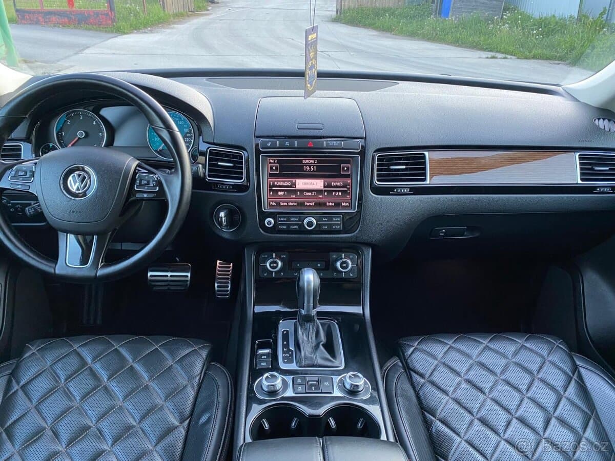 2016 Volkswagen TOUAREG - 14