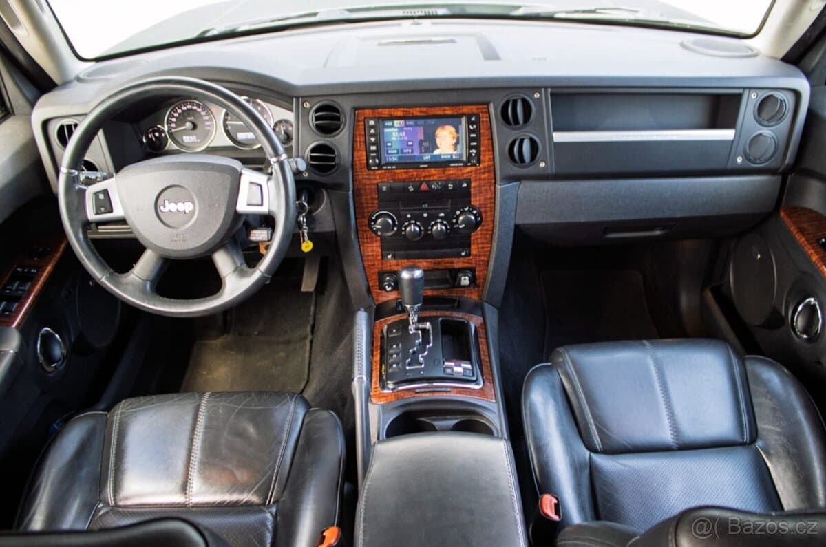 2009 Jeep COMMANDER - 14