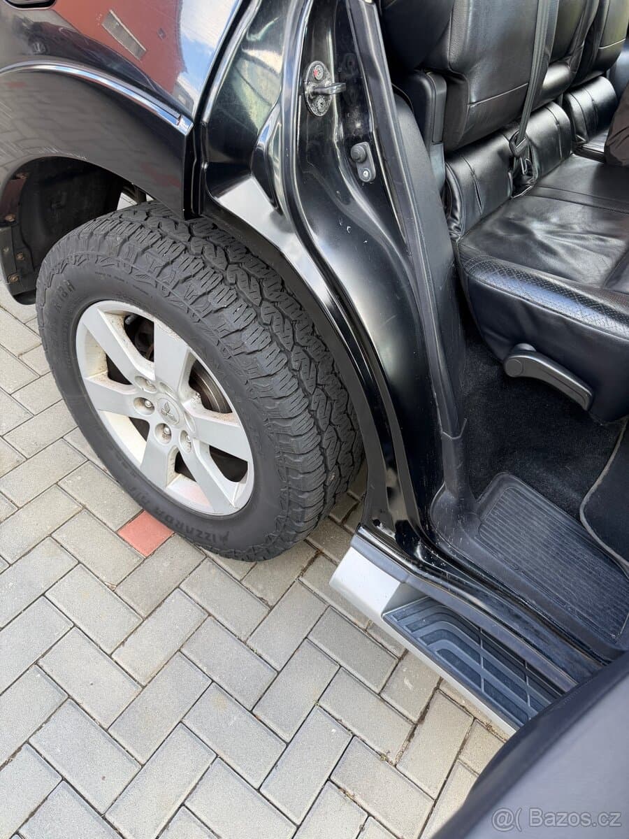 2009 Mitsubishi PAJERO - 14