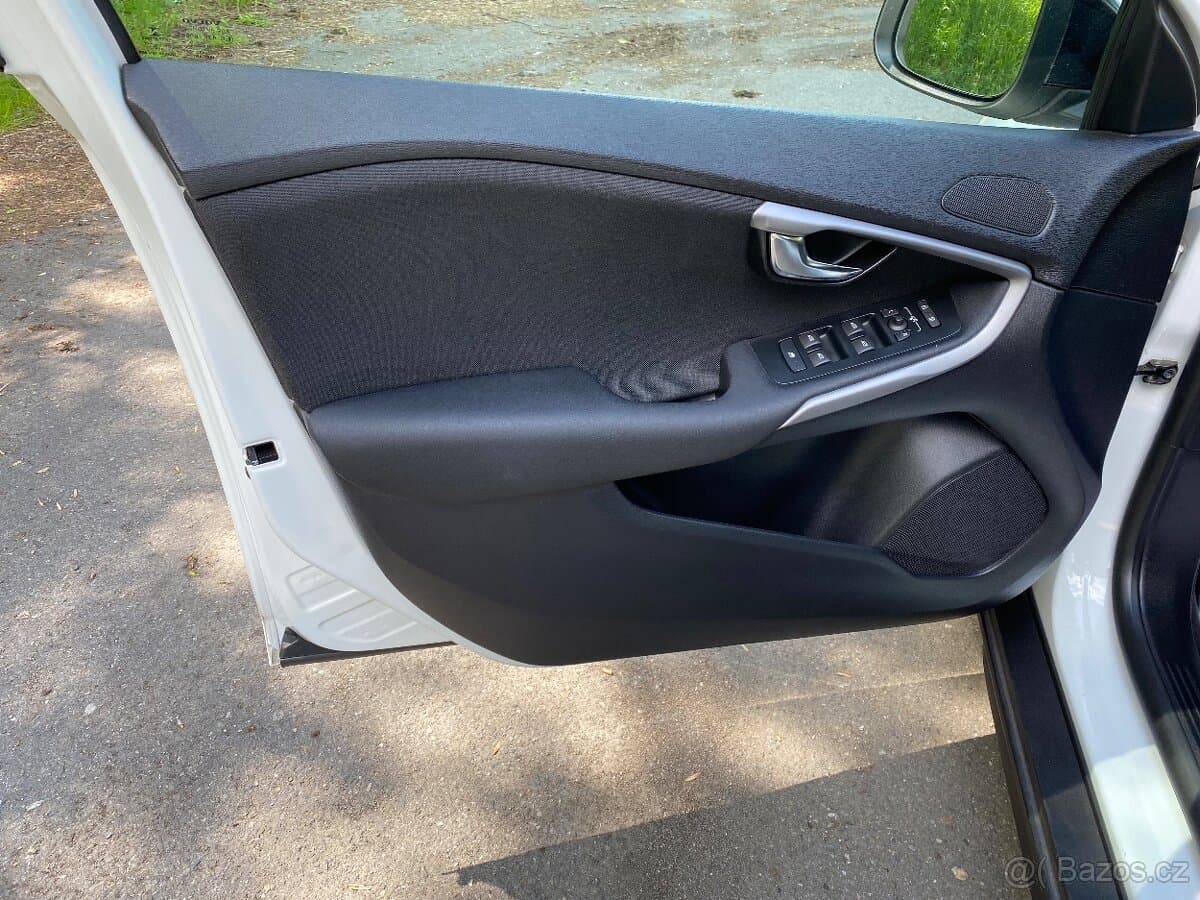 2018 Volvo V40 - 14
