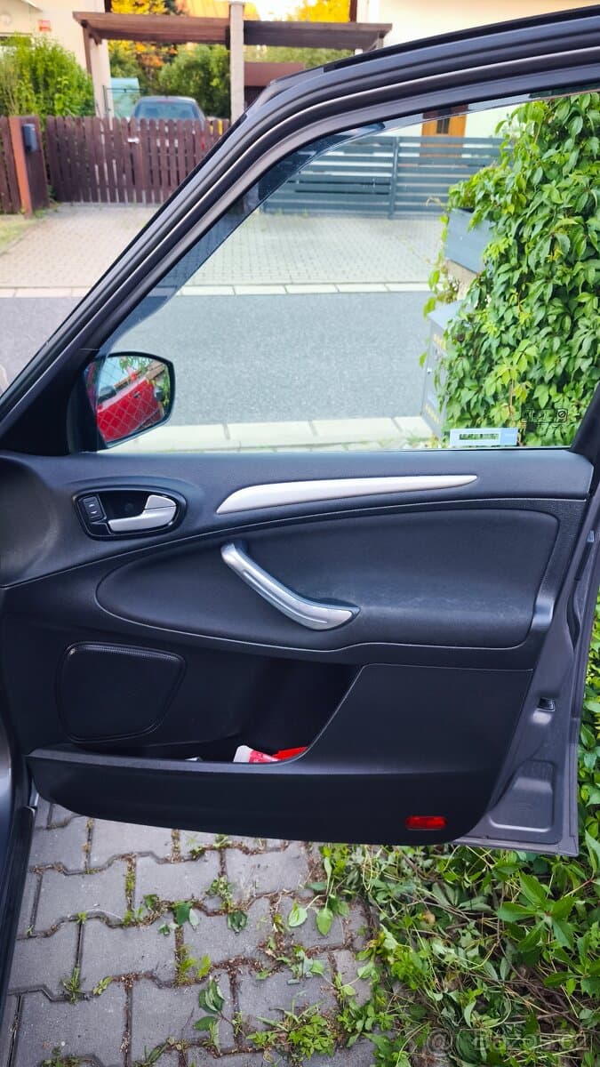 2014 Ford S-MAX - 14