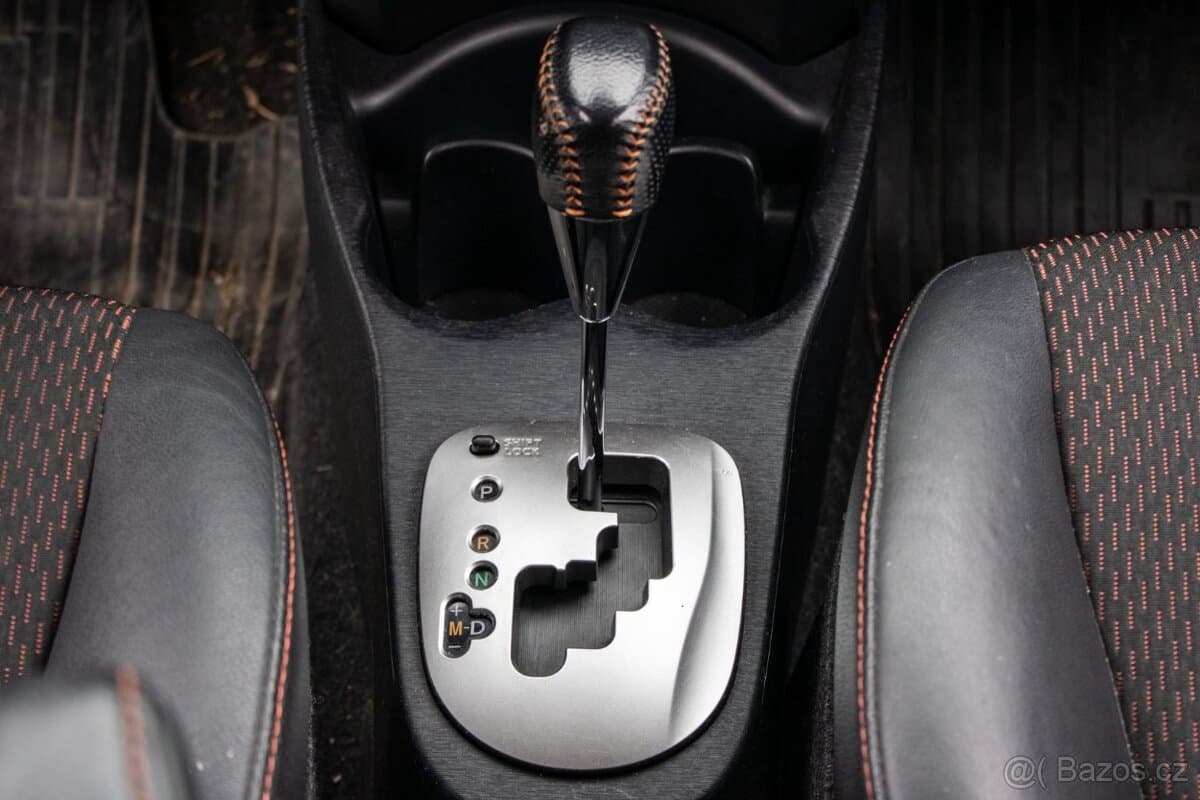 2011 Toyota YARIS - 14