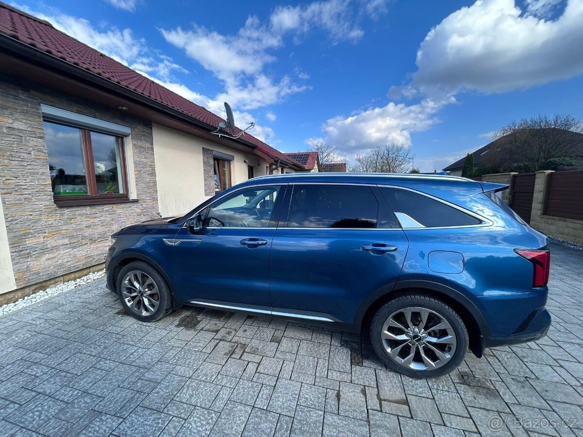 2022 Kia SORENTO - 14
