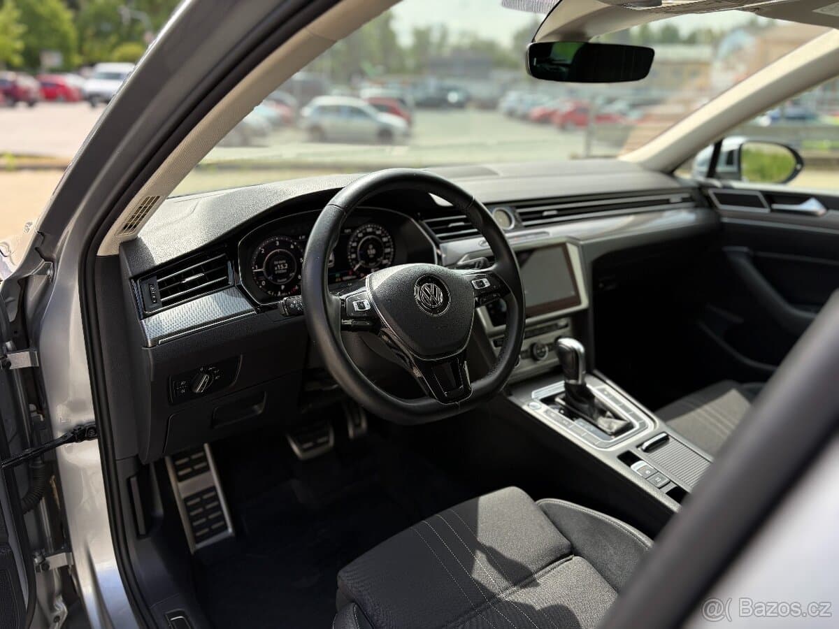 2018 Volkswagen PASSAT - 14