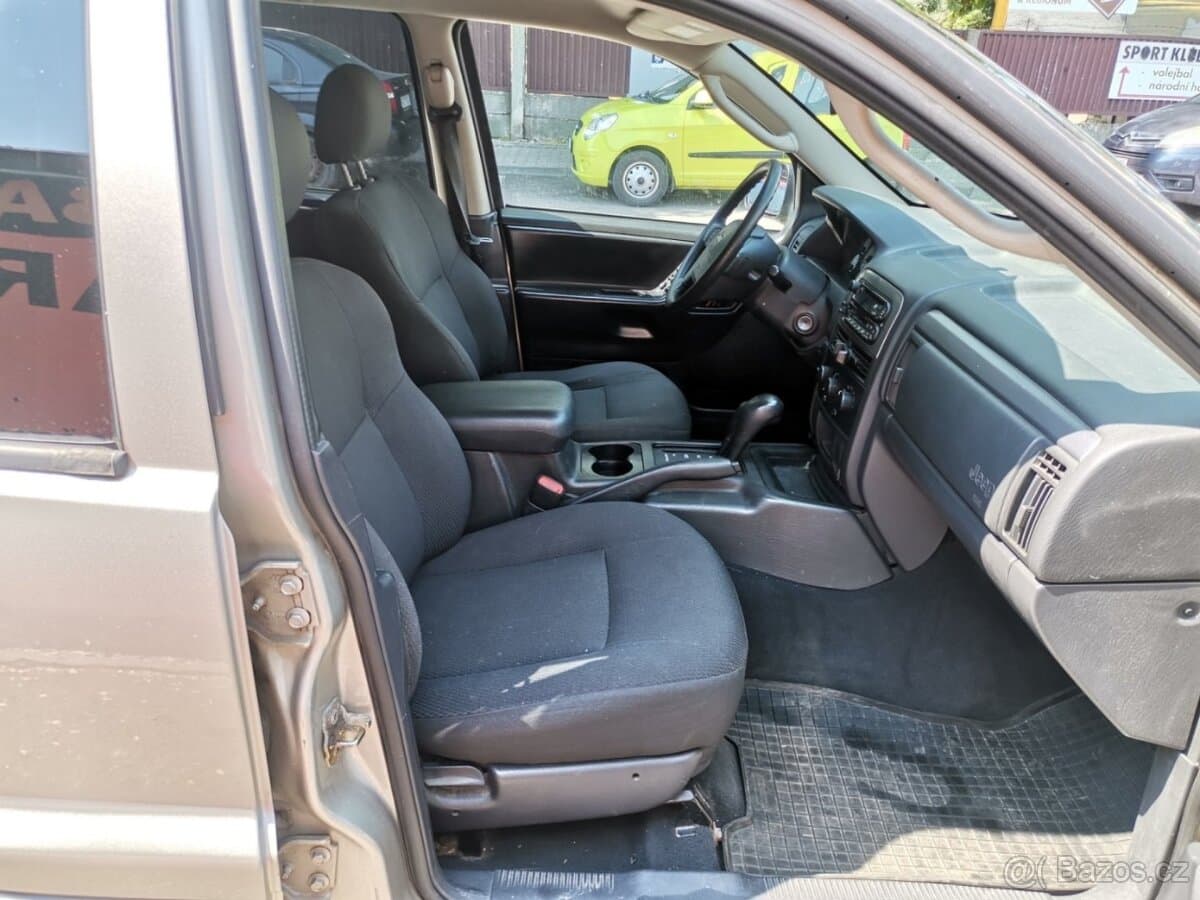 2004 Jeep CHEROKEE - 14