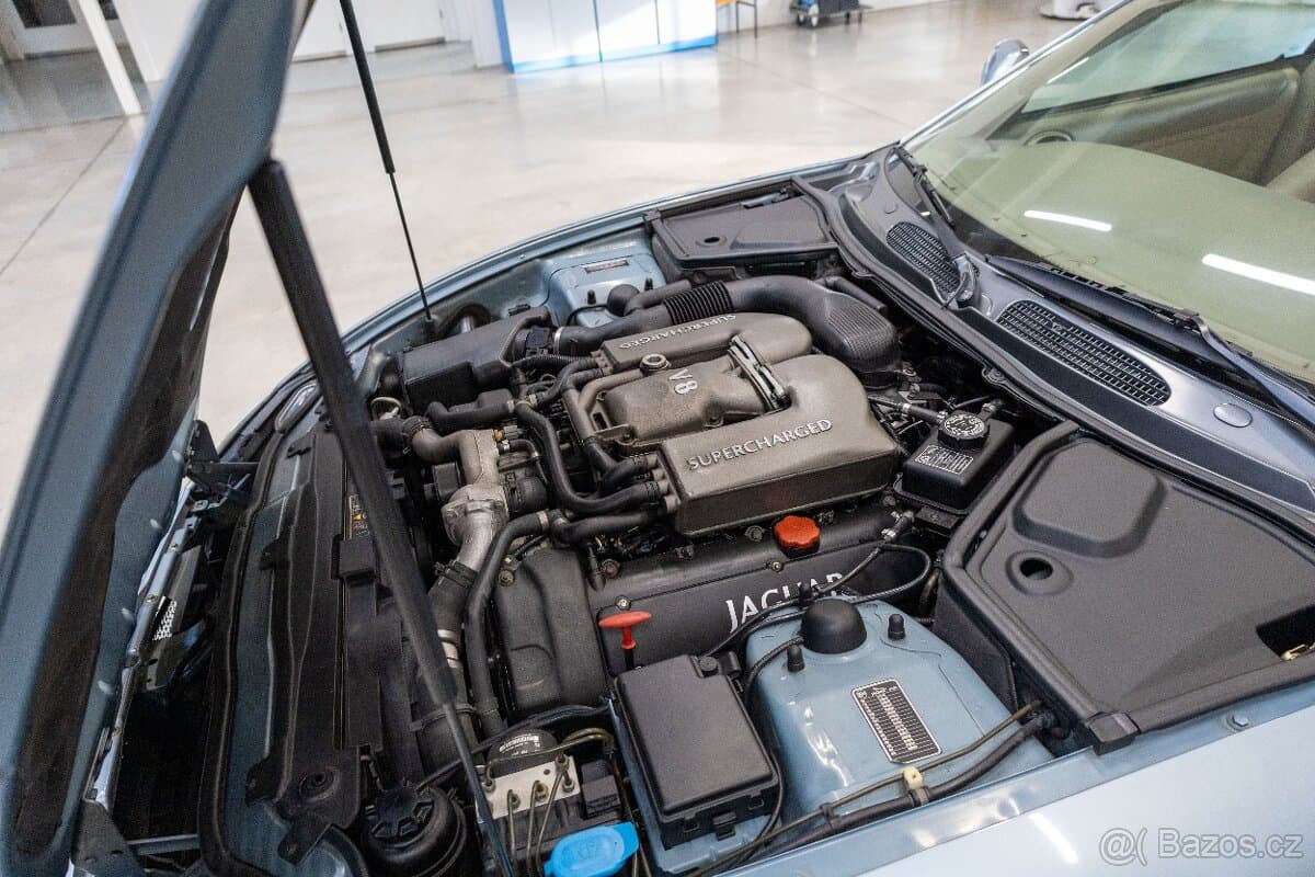 2002 Jaguar XK - 14