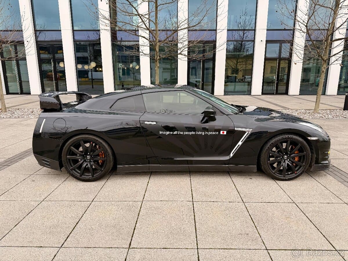 2014 Nissan GT-R - 14