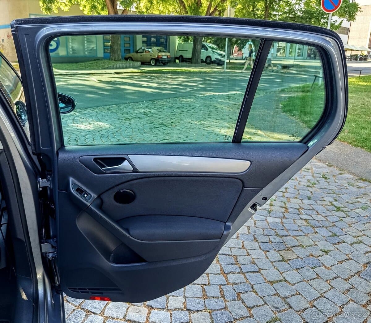 2011 Volkswagen GOLF - 14