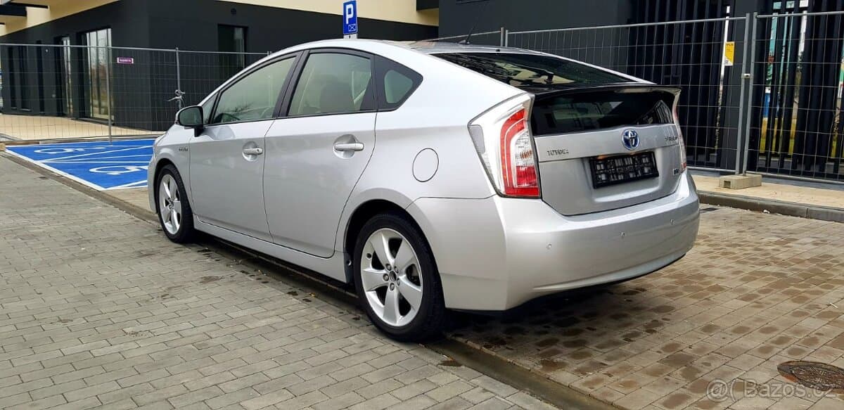 2015 Toyota PRIUS - 14