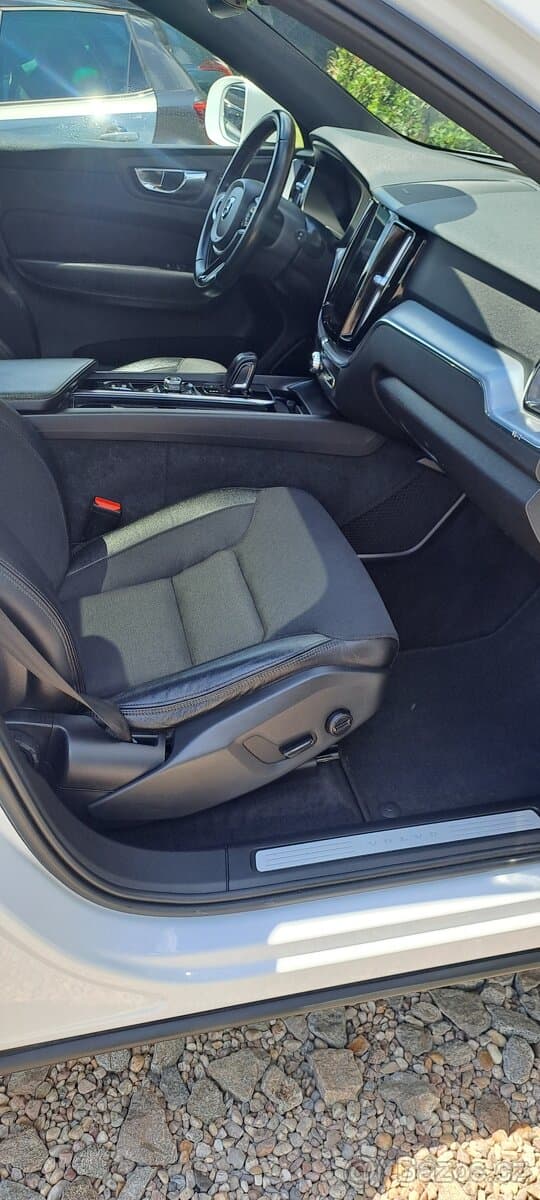 2019 Volvo XC60 - 14