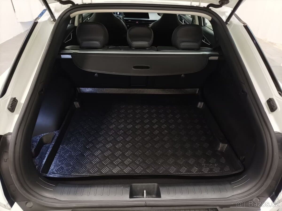 2022 Kia EV6 - 14