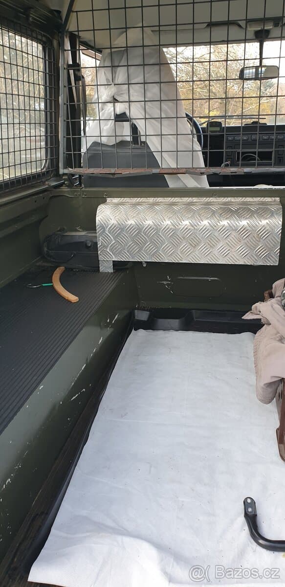 2002 Land Rover DEFENDER - 14