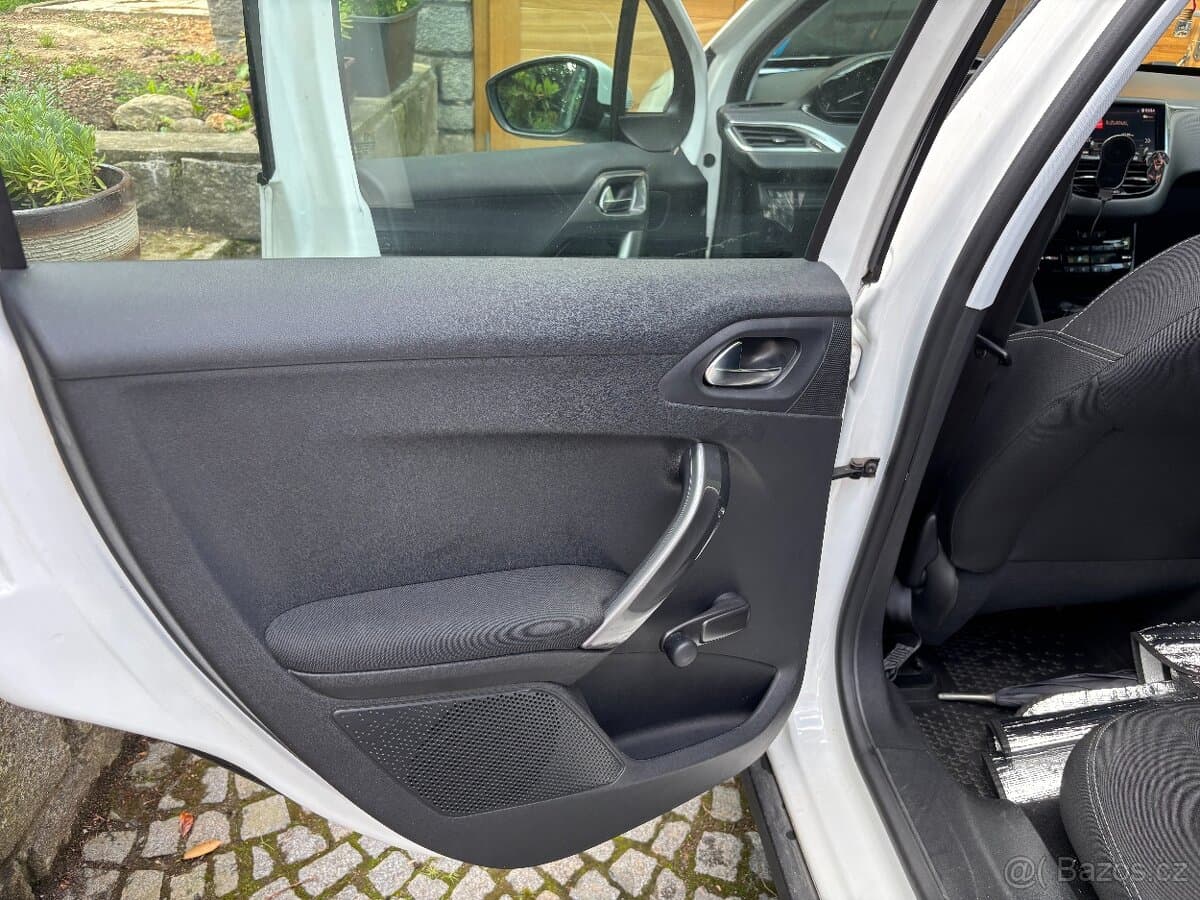 2017 Peugeot 2008 - 14