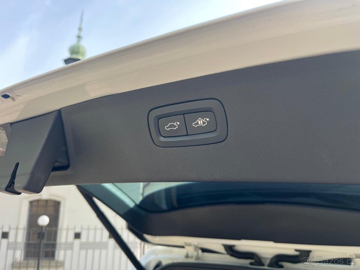 2020 Volvo XC90 - 14
