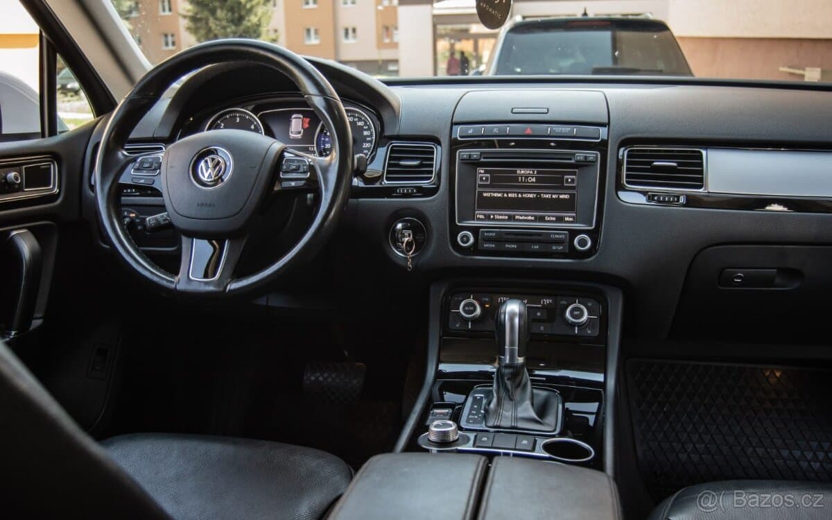 2015 Volkswagen TOUAREG - 14