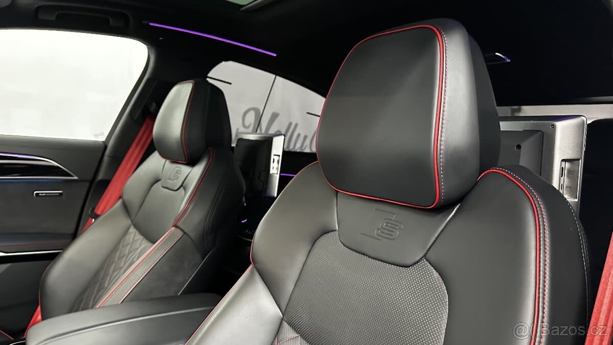2022 Audi S8 - 14