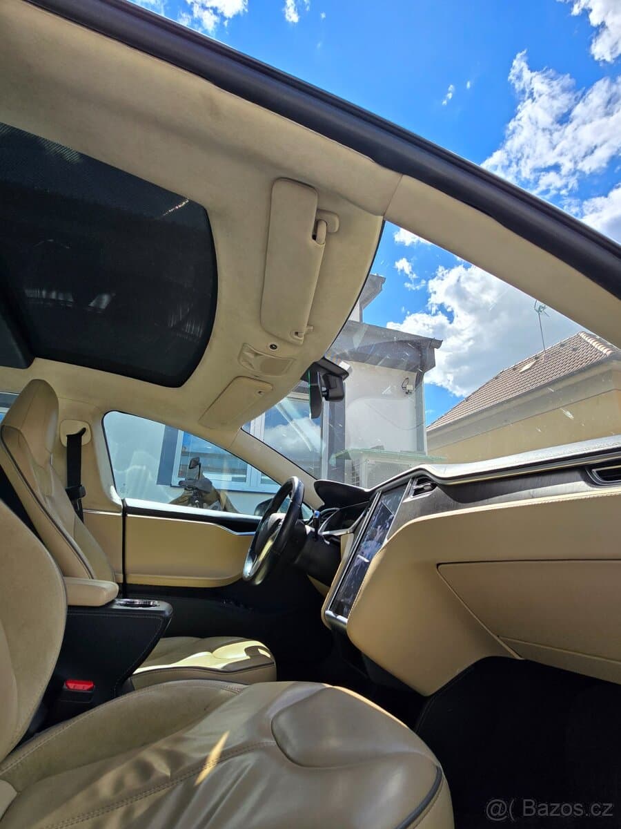 Tesla MODEL S - 14