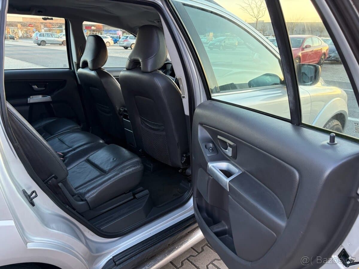2004 Volvo XC90 - 14