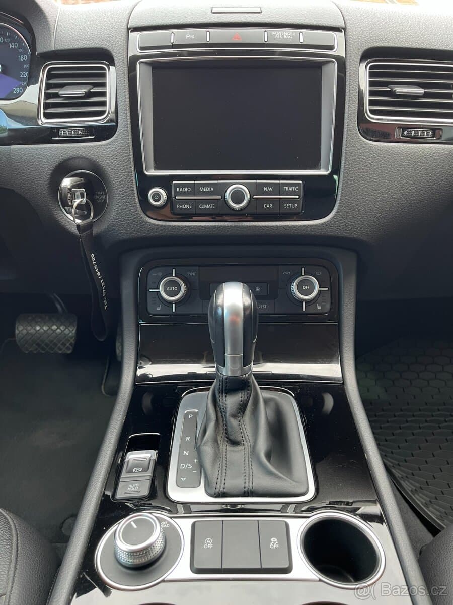 2017 Volkswagen TOUAREG - 14