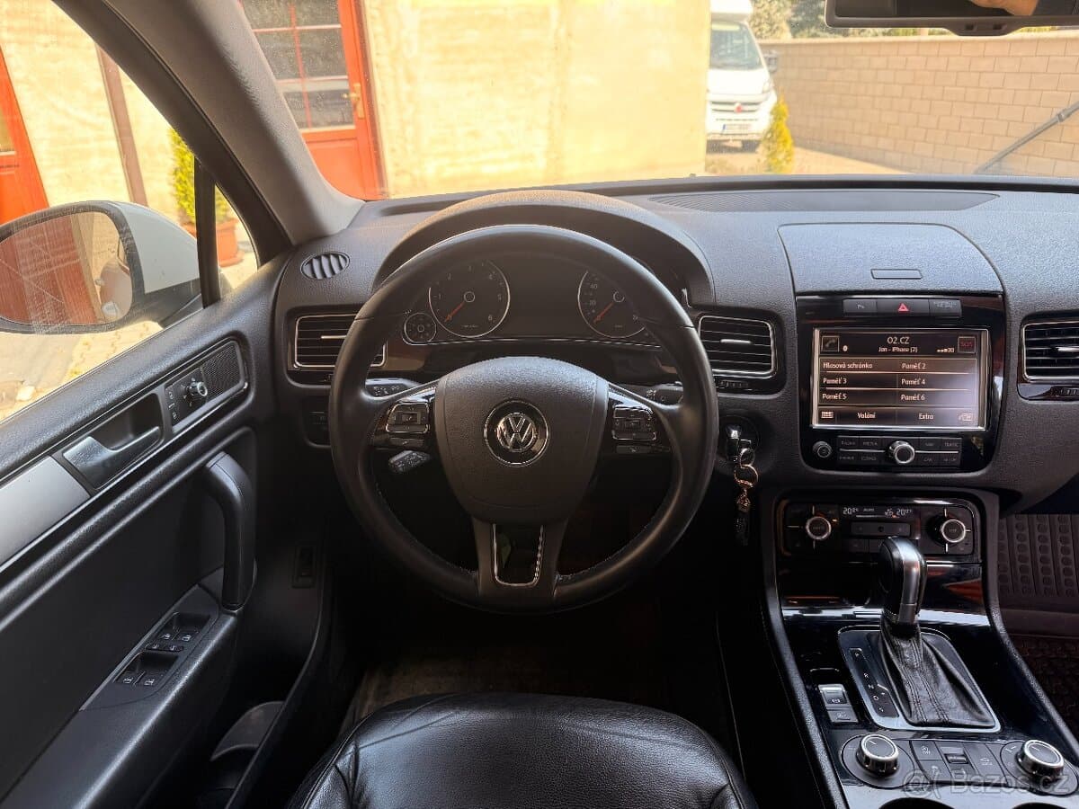 2010 Volkswagen TOUAREG - 14
