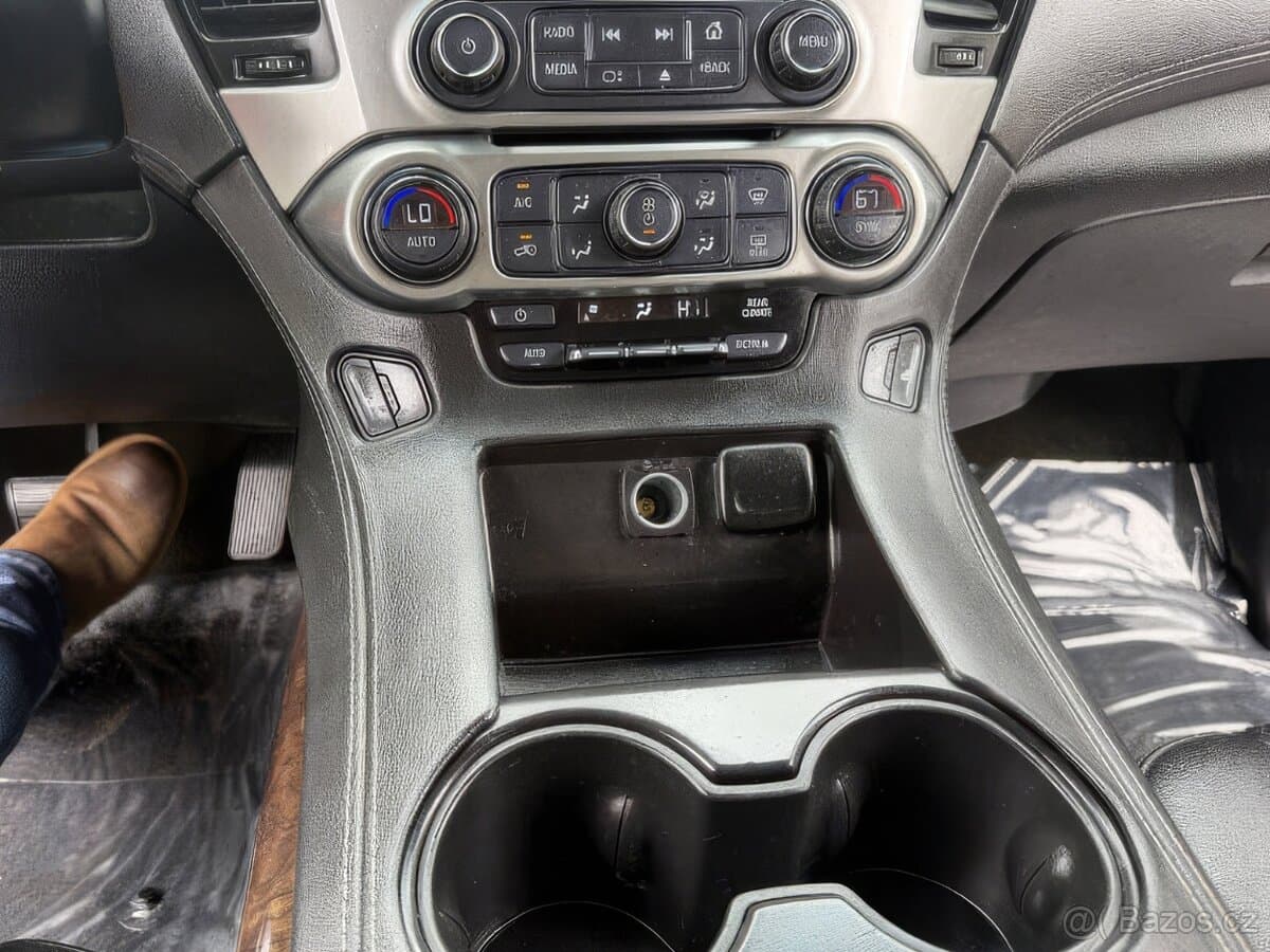2016 Chevrolet SUBURBAN - 14