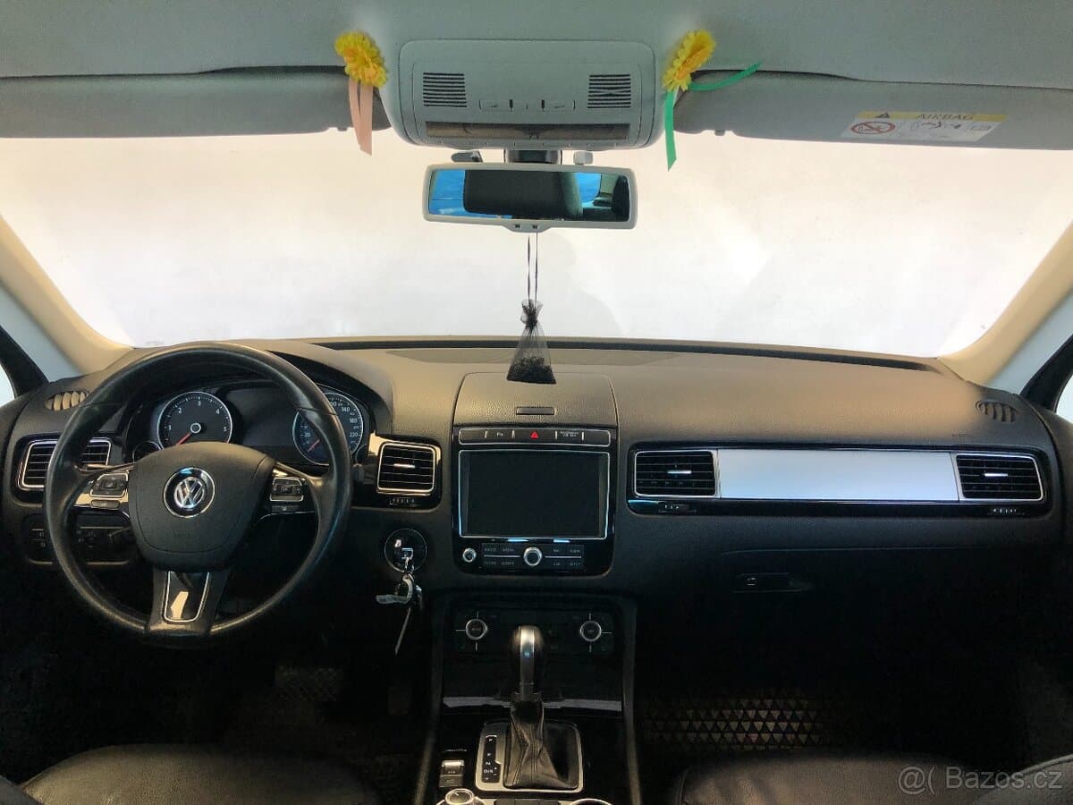 2015 Volkswagen TOUAREG - 14