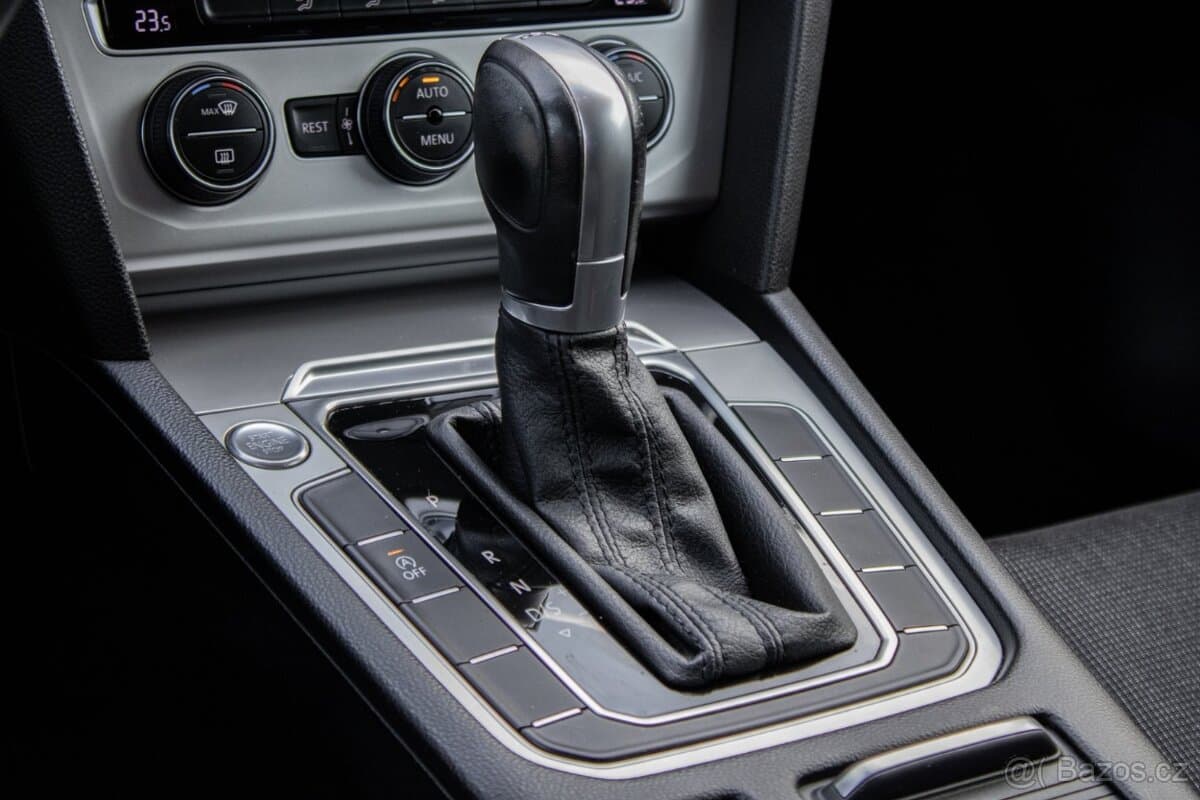 2015 Volkswagen PASSAT - 14