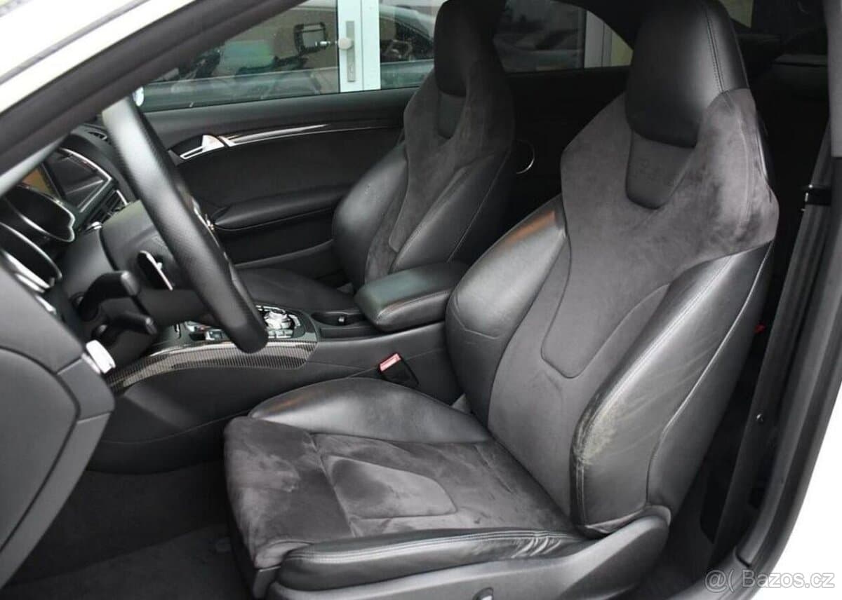 2010 Audi RS5 - 14
