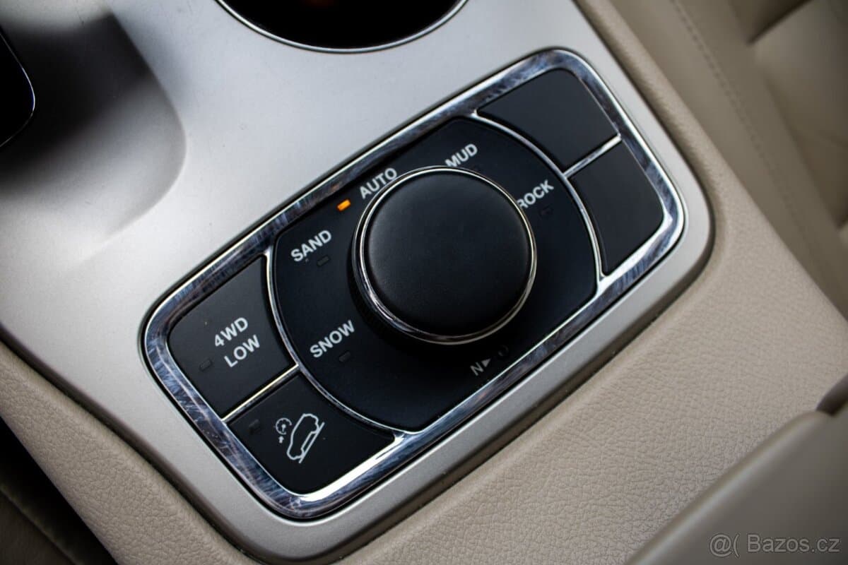 2015 Jeep CHEROKEE - 14