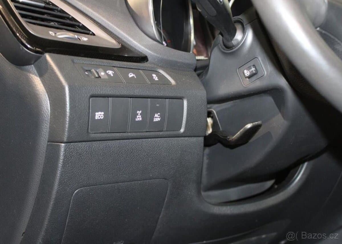 2016 Hyundai SANTA FE - 14