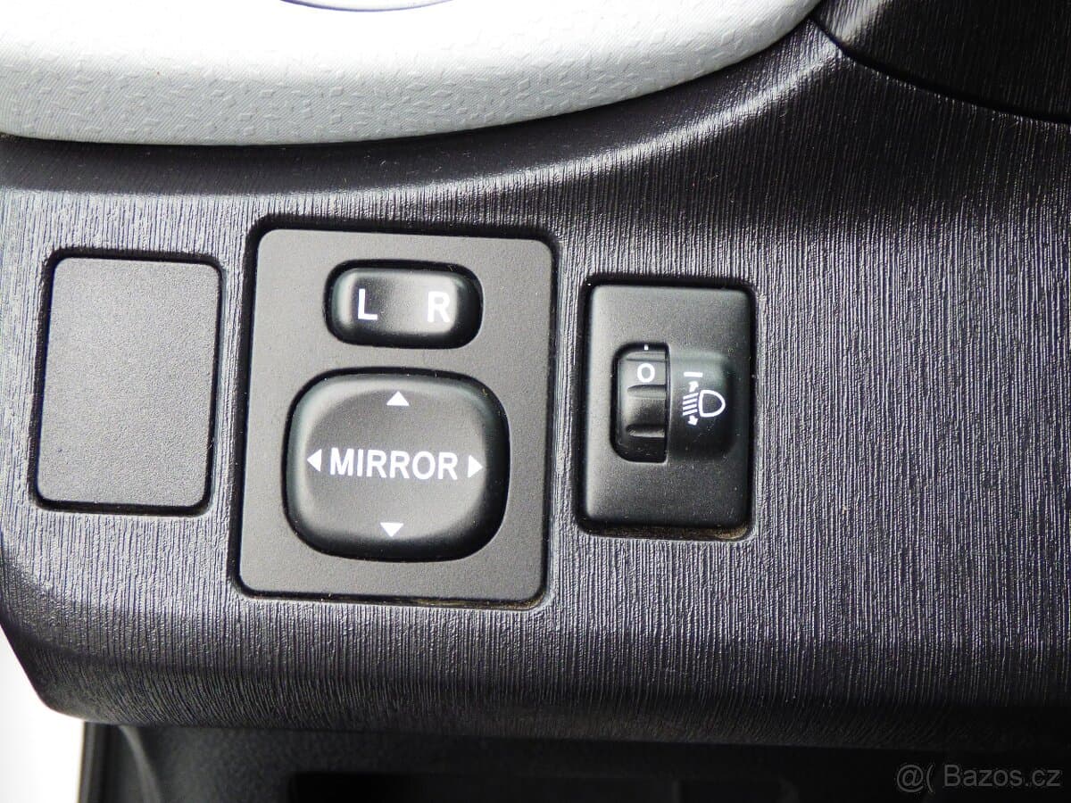 2013 Toyota YARIS - 14