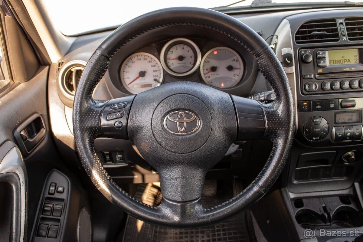 2005 Toyota RAV4 - 14