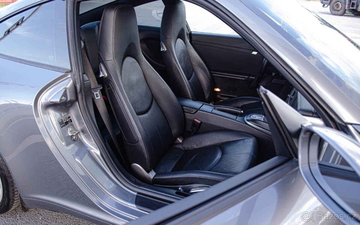 2005 Porsche 911 - 14