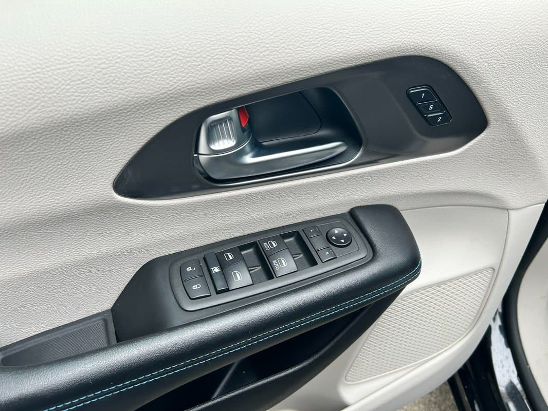 2021 Chrysler PACIFICA - 14