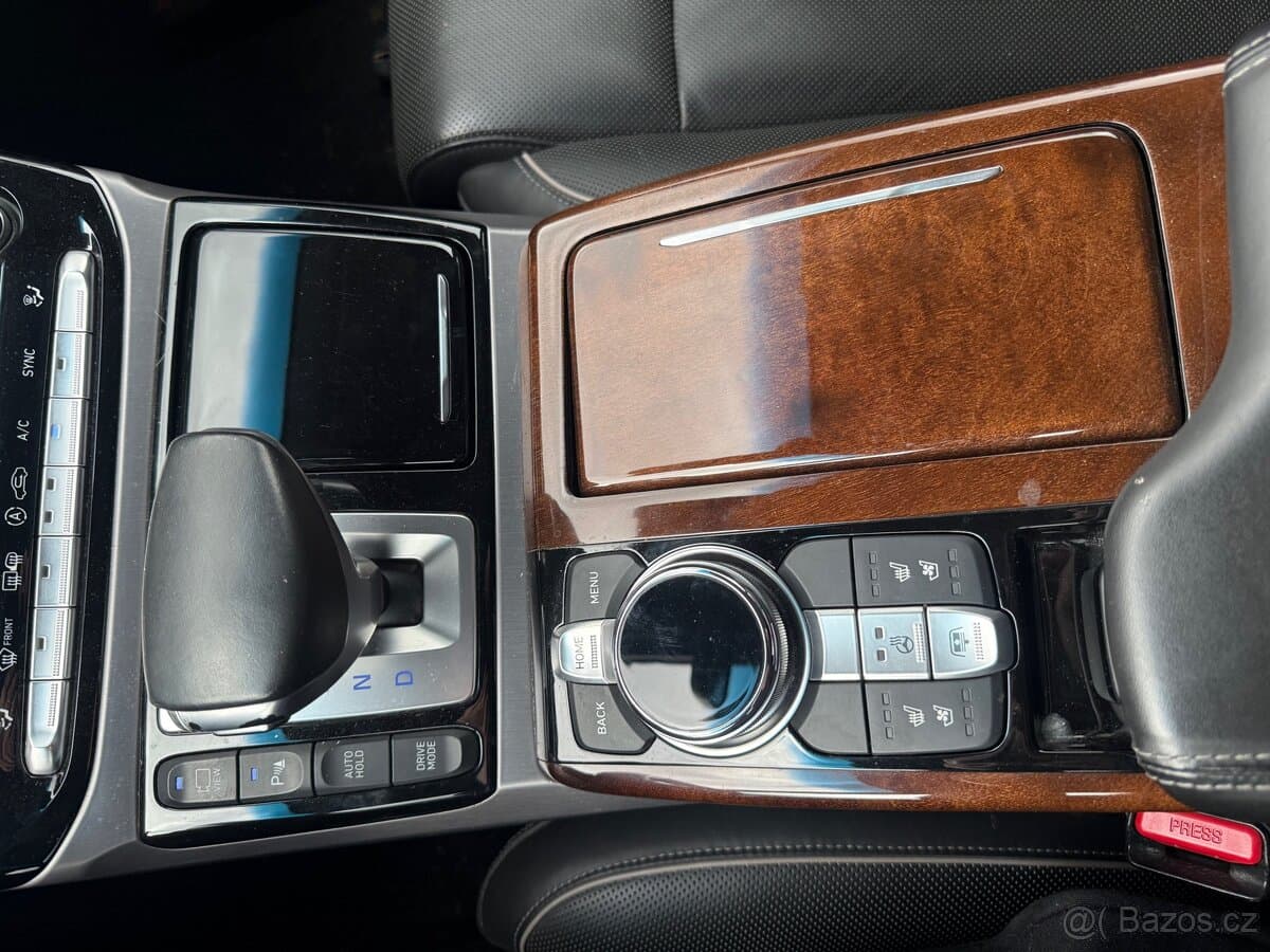 2017 Genesis G90 - 14