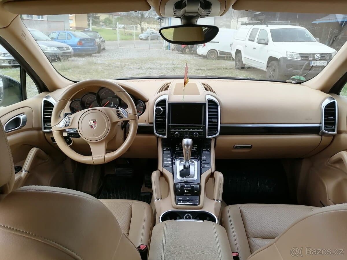 2011 Porsche CAYENNE - 14