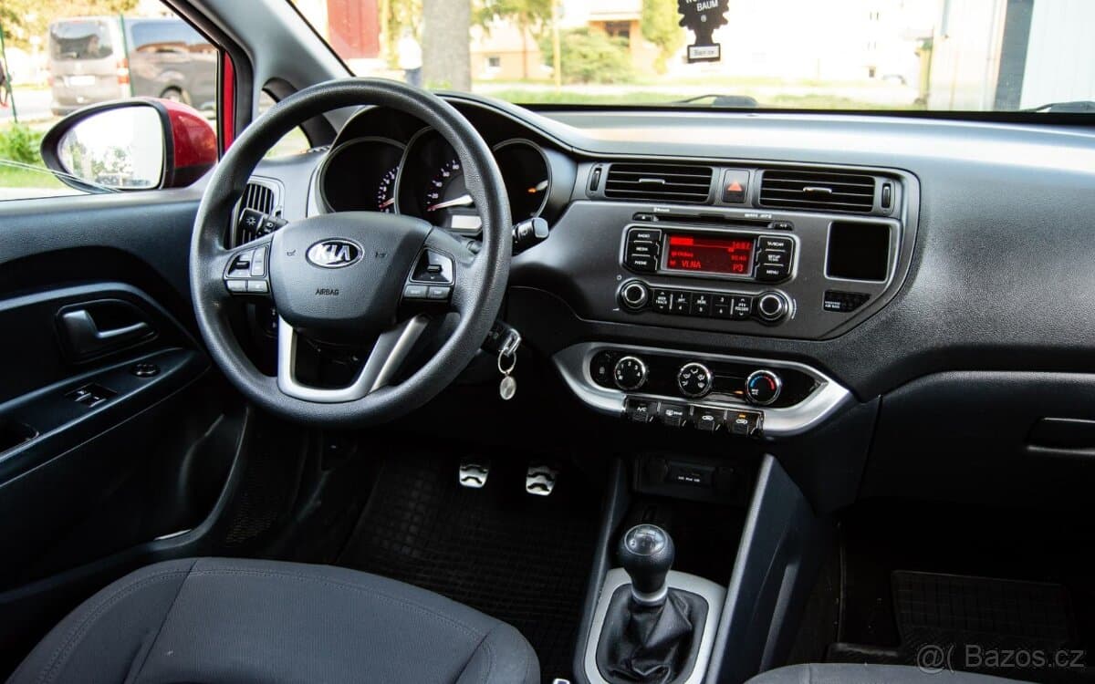 2014 Kia RIO - 14