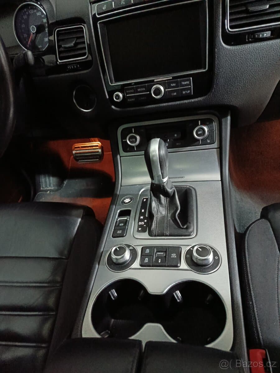 2016 Volkswagen TOUAREG - 14
