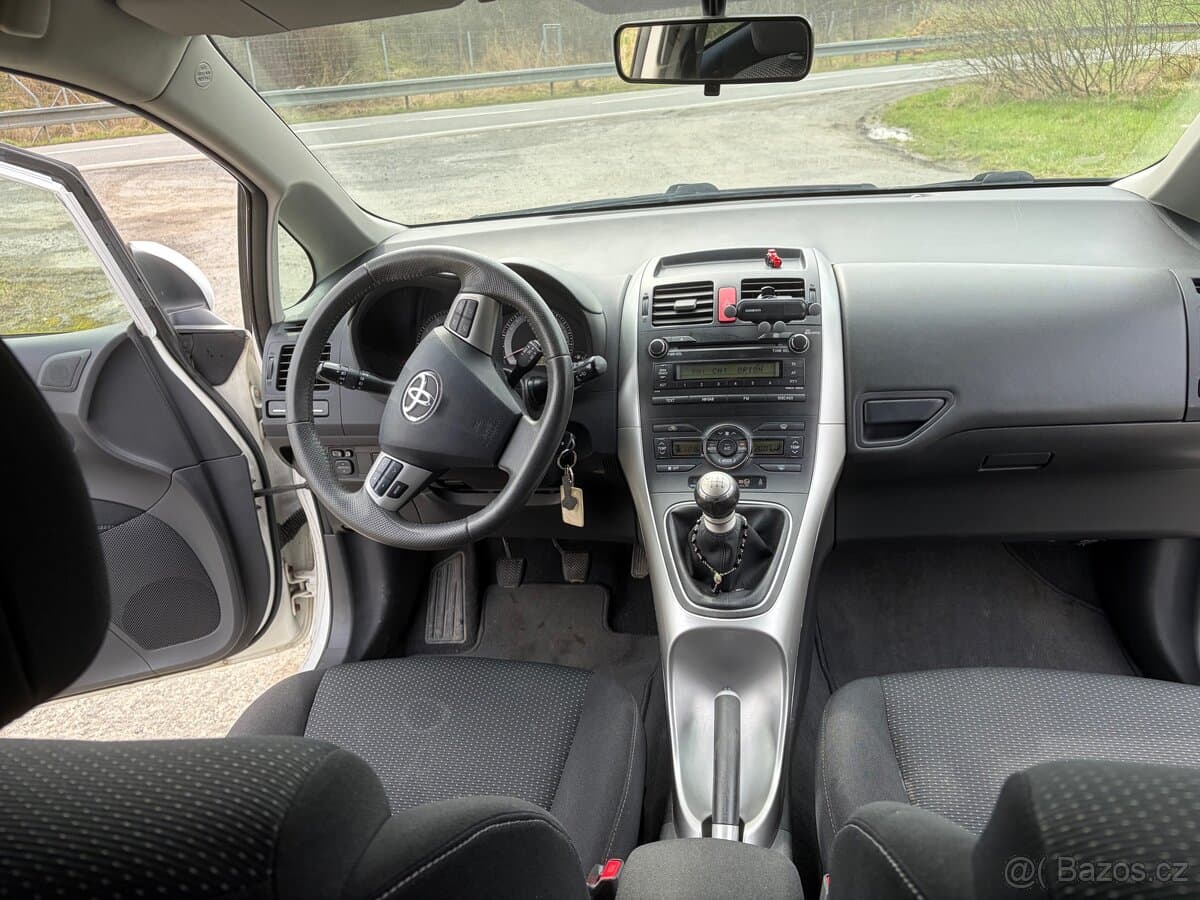 2011 Toyota AURIS - 14