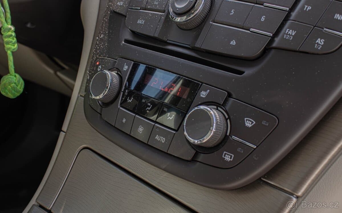 2011 Opel INSIGNIA - 14