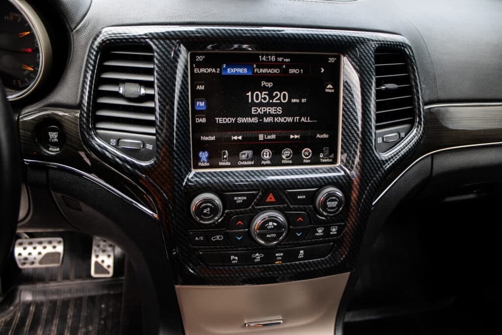 2015 Jeep CHEROKEE - 14