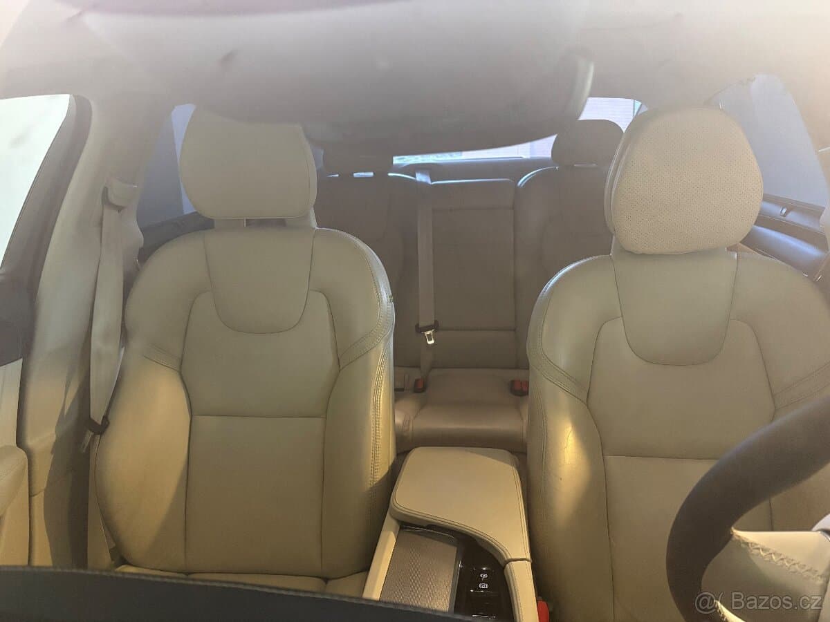 2016 Volvo S90 - 14