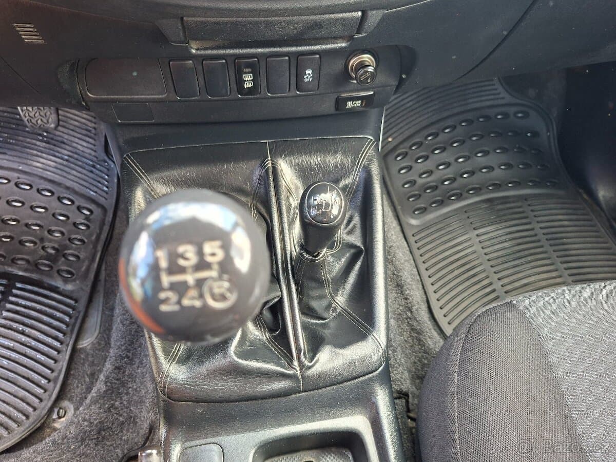 2015 Toyota HILUX - 14
