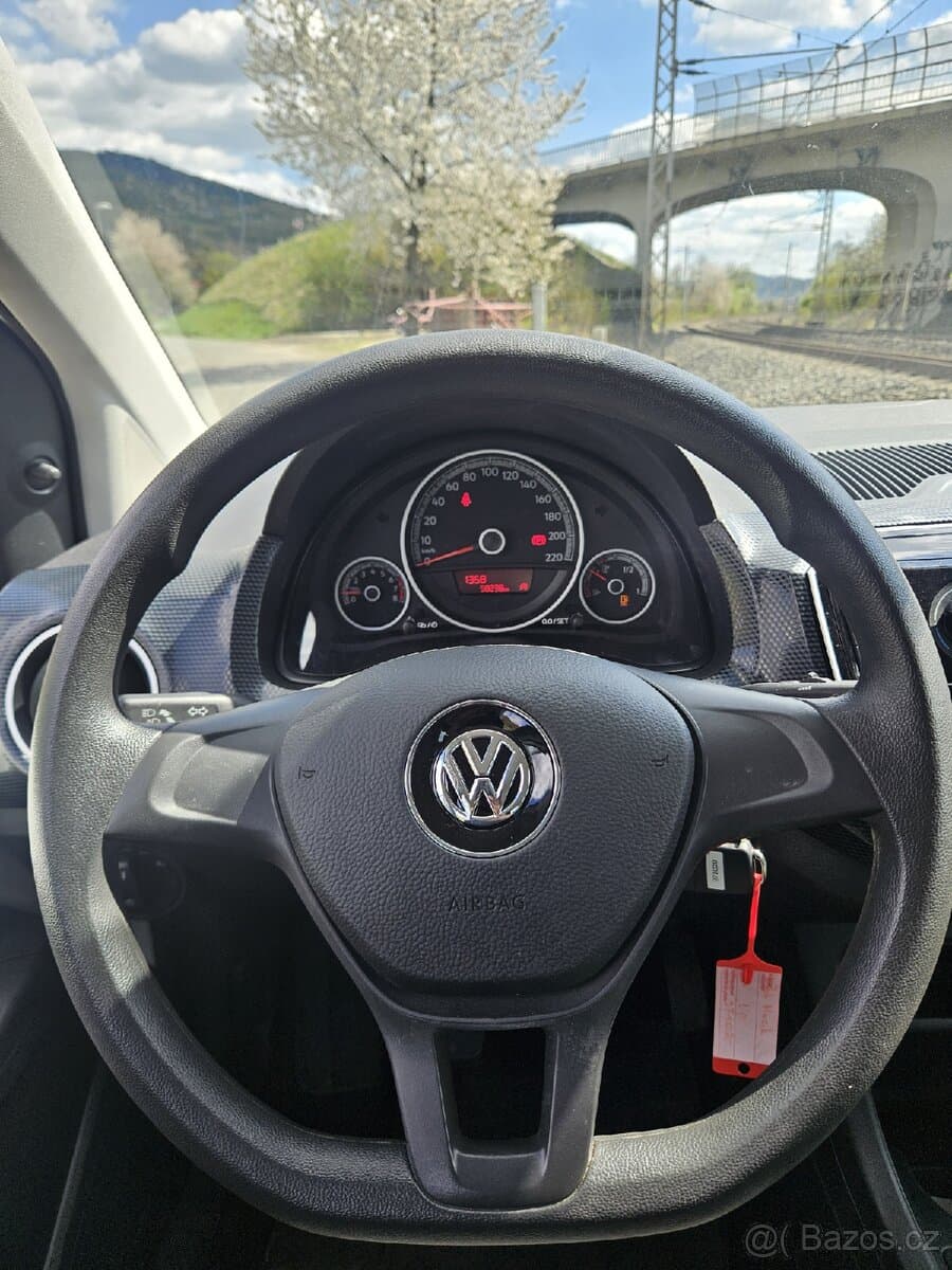 2016 Volkswagen UP! - 14