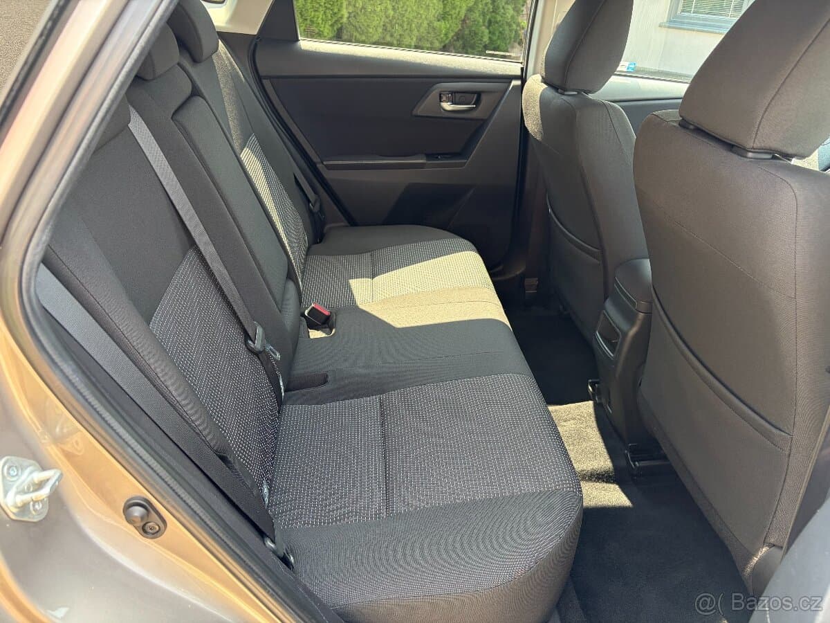 2014 Toyota AURIS - 14