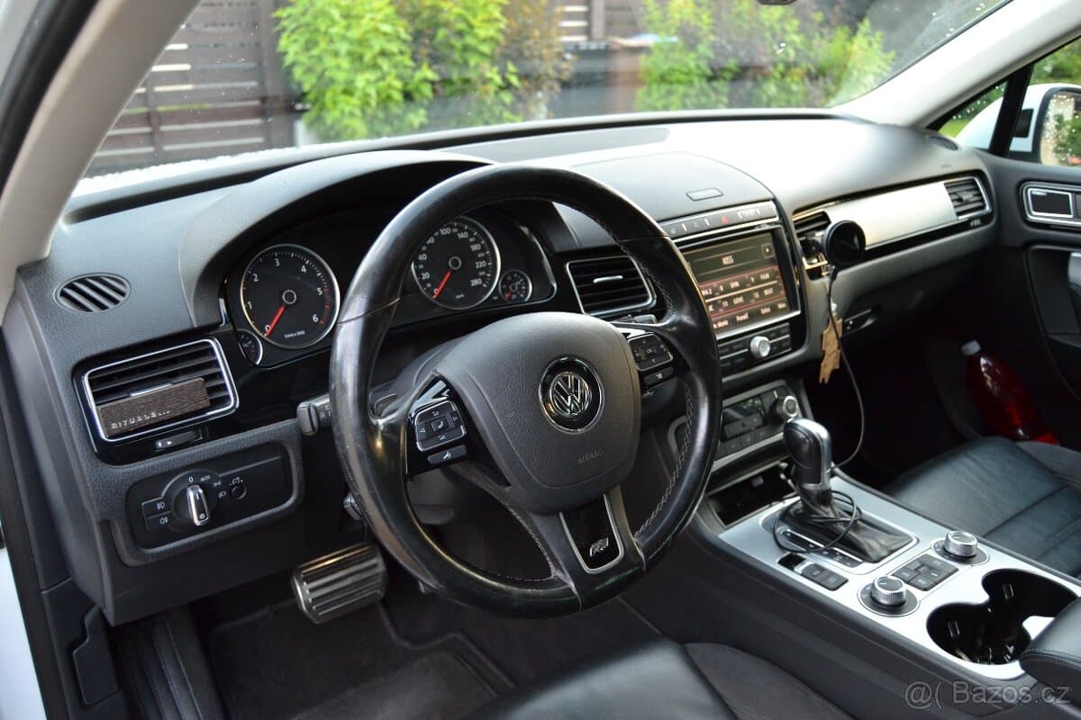2015 Volkswagen TOUAREG - 14